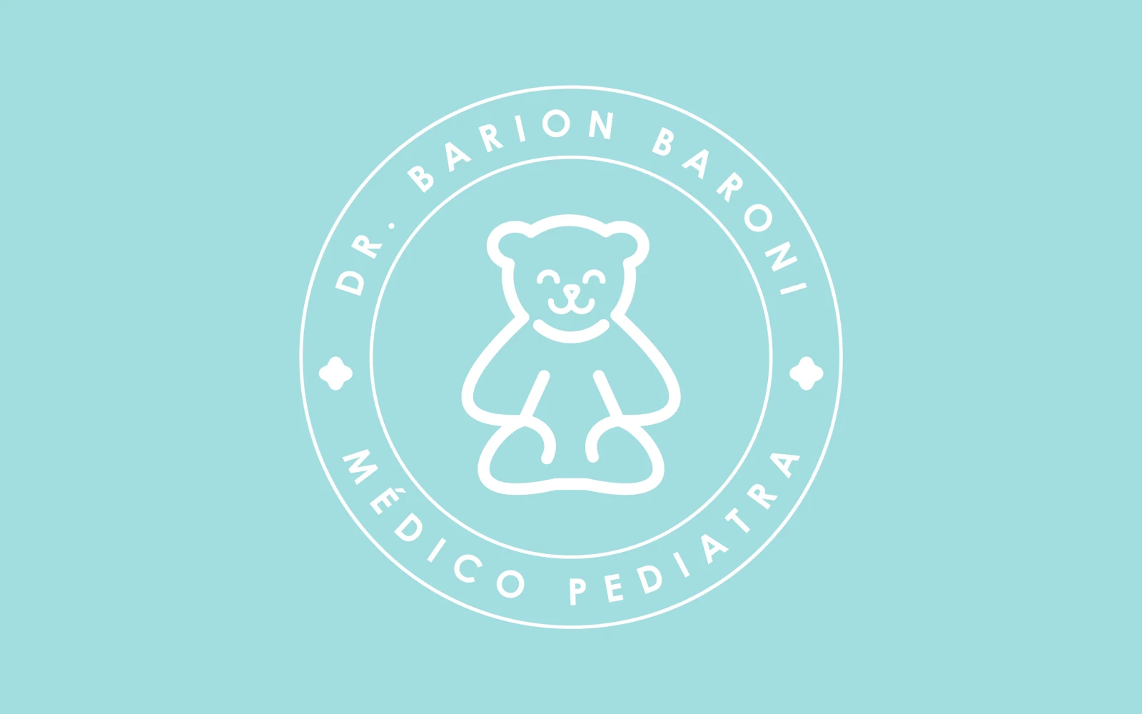 Selo circular branco com o urso e o texto Dr. Barion Baroni médico pediatra